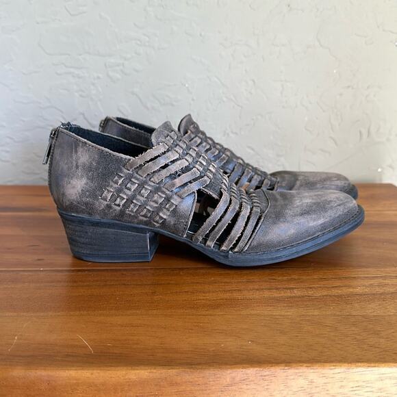 Very Volatile distressed leather woven ankle bootie size‎ 8 - Picture 1 of 6